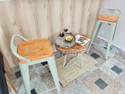 Dining area, Food, Drinks