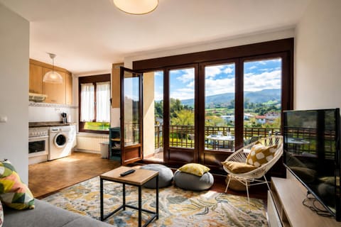 Communal lounge/ TV room, Bird's eye view, Balcony/Terrace, Kitchen or kitchenette, Living room