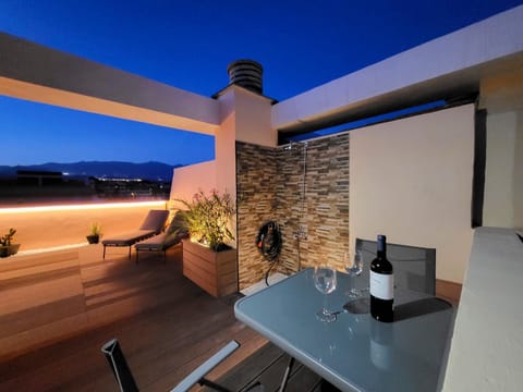 Shower, Balcony/Terrace, Dining area, Mountain view, sunbed