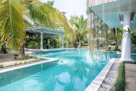 Property building, Day, Garden, Garden view, Pool view, Swimming pool