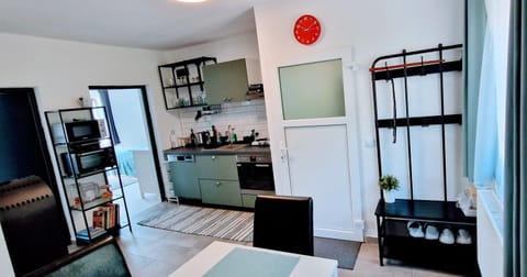 Kitchen or kitchenette, Dining area, dishwasher, minibar, pet friendly