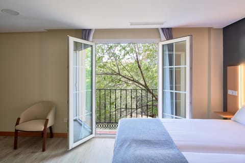 Bed, Balcony/Terrace, Photo of the whole room, Bedroom