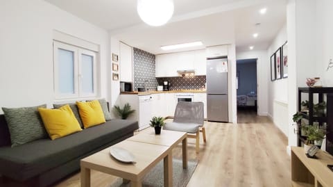 Kitchen or kitchenette, Living room, dishwasher, oven