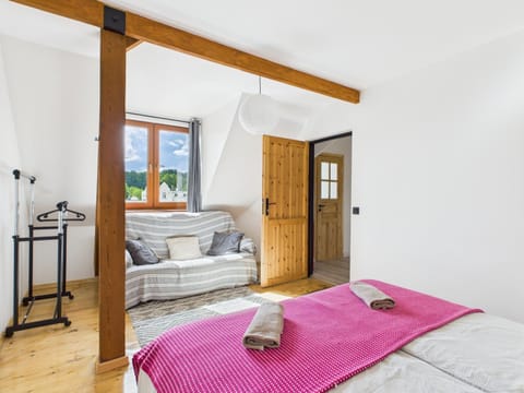 Photo of the whole room, Bedroom, towels