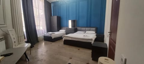 Bed, TV and multimedia, Bedroom