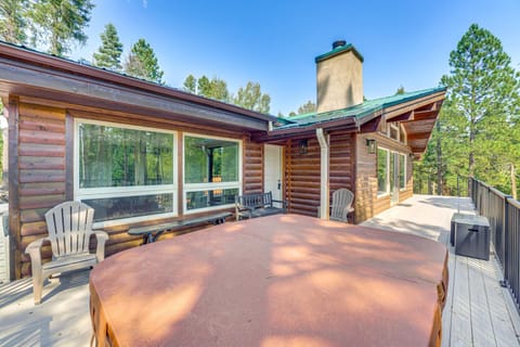 Stylish, Serene Angel Fire Cabin with Hot Tub! Cabin in Angel Fire