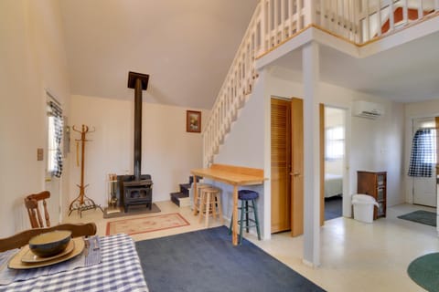 Mountain Retreat with Loft, Fire Pit, and Grill House in Shenandoah Valley