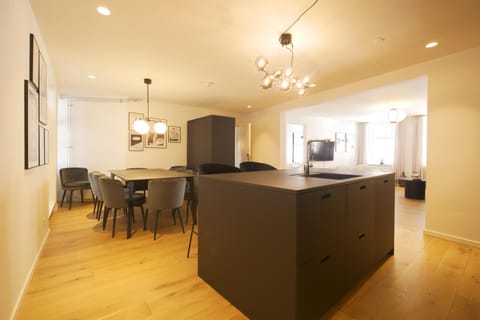 TV and multimedia, Kitchen or kitchenette, Dining area, minibar