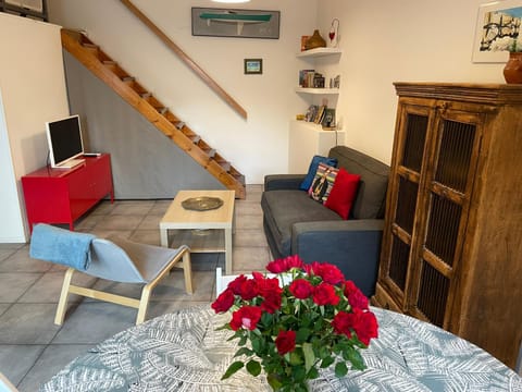 Communal lounge/ TV room, TV and multimedia, Living room, Seating area
