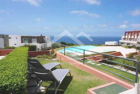Property building, Garden, Garden, Balcony/Terrace, Pool view