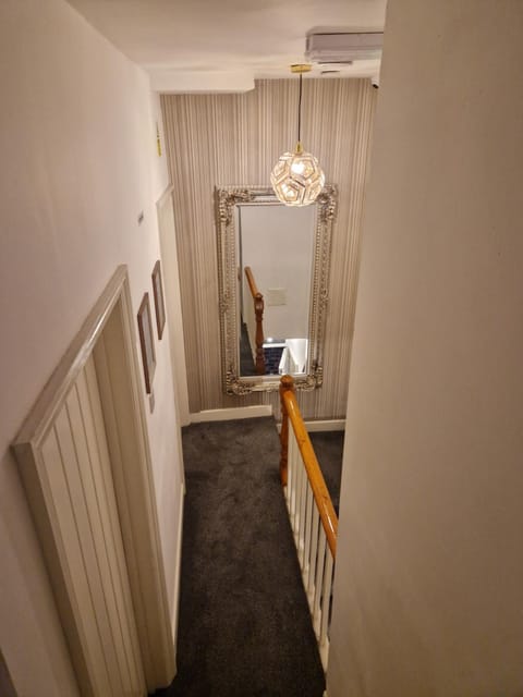 Highfields Living - All Rooms Ensuite- Free Wifi- Free Local Parking Bed and Breakfast in Sheffield