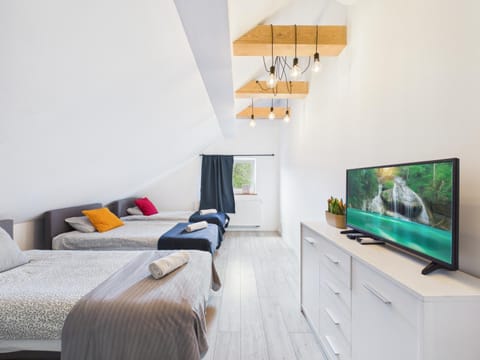 Bed, TV and multimedia, Photo of the whole room, Seating area