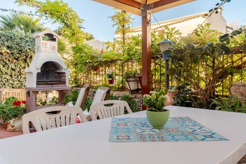 Patio, Garden, Dining area, Garden view