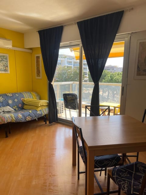 appartement bord de mer avec piscine Apartment in Cagnes-sur-Mer