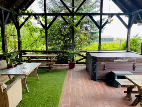 Garden, Hot Tub, Garden view
