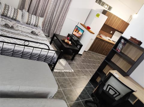 Bed, TV and multimedia, Living room, Seating area, Bedroom