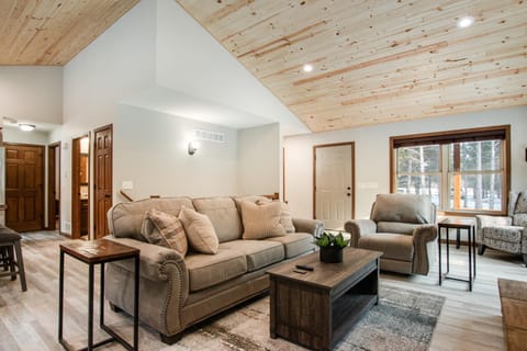 Red Pine Cabin Cabin in Petenwell Lake