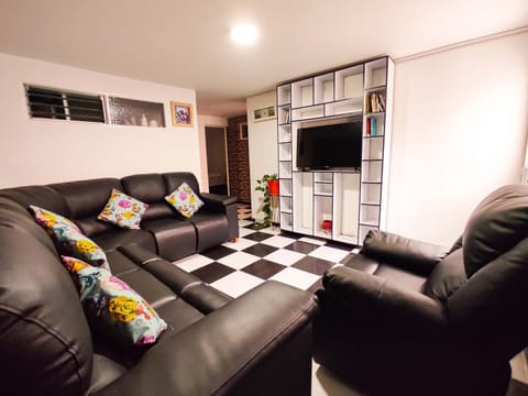 Communal lounge/ TV room, TV and multimedia, Living room, Seating area