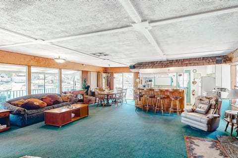 Paha Lakefront House in Bass Lake