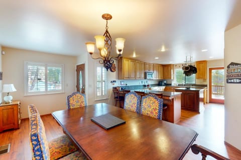 Alder Lake View Lodge House in Bass Lake