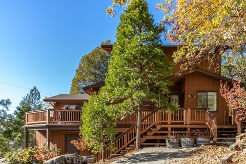 Alder Lake View Lodge House in Bass Lake