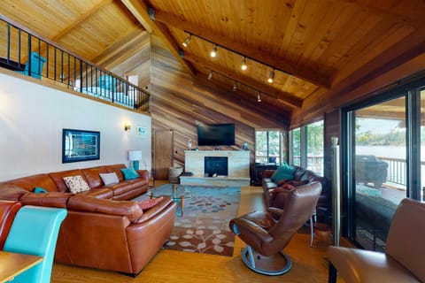 Peters Lakefront House in Bass Lake