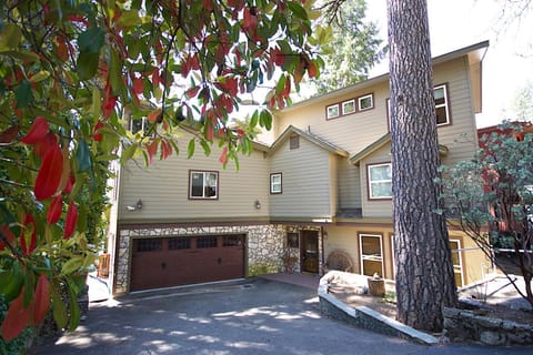 Humphreys Lakefront House in Bass Lake