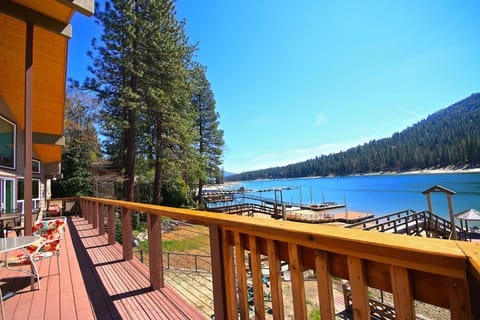 Humphreys Lakefront House in Bass Lake