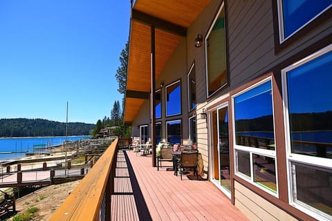 Humphreys Lakefront House in Bass Lake