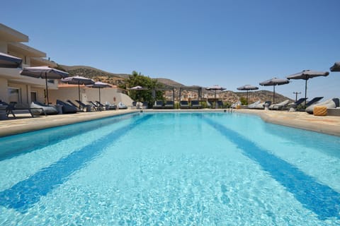 Swimming pool, sunbed