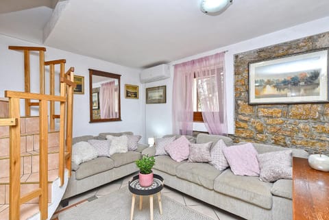 House Stinjan 2148 House in Varoš