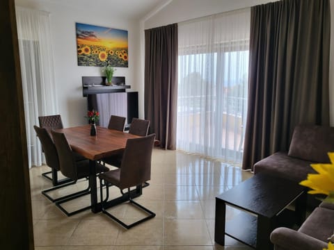 TV and multimedia, Living room, Dining area, kitchen