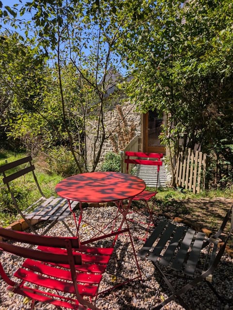 Spring, Seating area