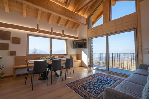 Balcony/Terrace, Living room, Seating area, Dining area