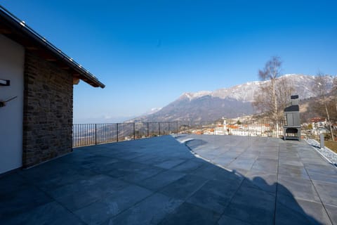 Balcony/Terrace, Mountain view