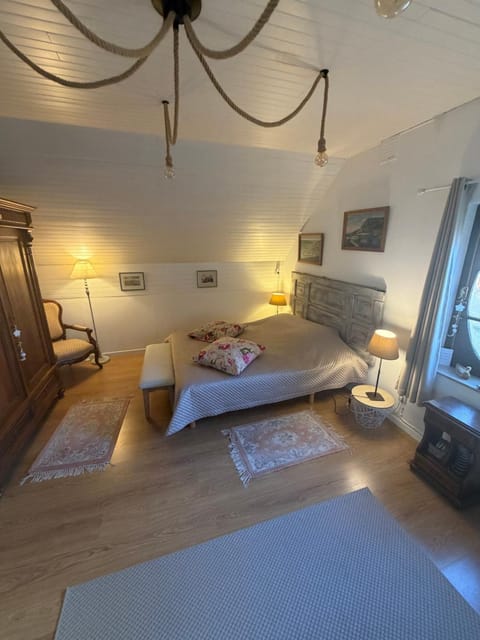 Les 3 chapeaux Dinant 6p Les canotiers 4p avec terrasse Le melon 2p SANS terrasse Apartment in Dinant