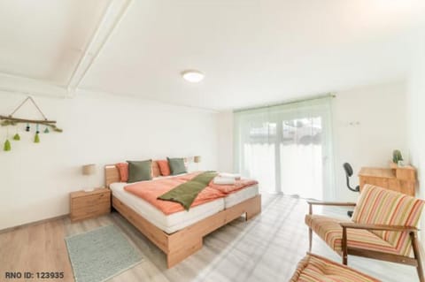 Bed, Photo of the whole room, Bedroom