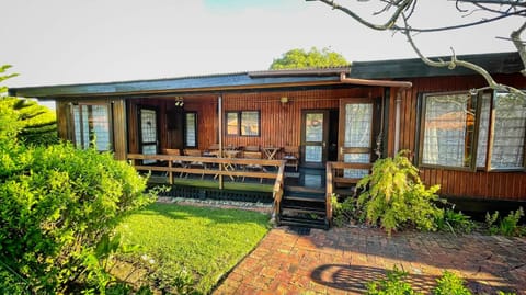 Property building, Patio, Facade/entrance, Garden