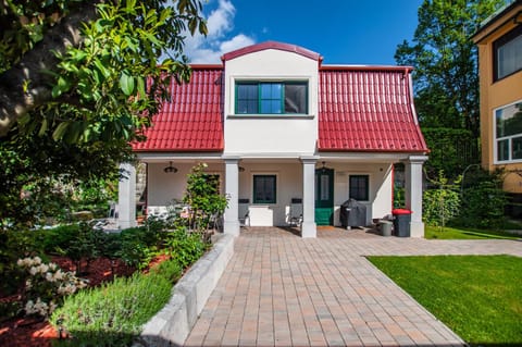 Property building, Spring, Day, Garden, Garden view