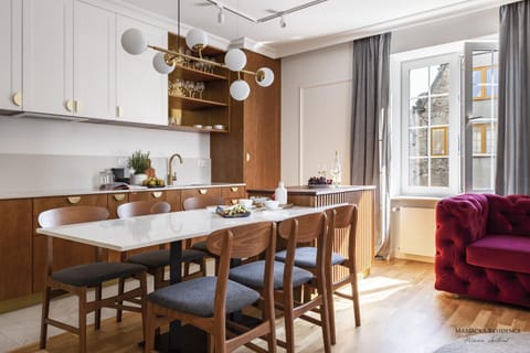 Coffee/tea facilities, Living room, Decorative detail, Seating area, Dining area, City view, Street view, hair dresser, VIP, VIP