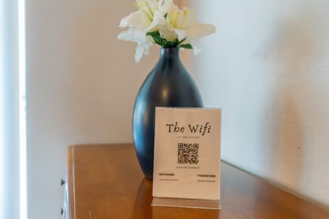 Spacious 4-bedroom 2-bath Abode House in Winter Haven