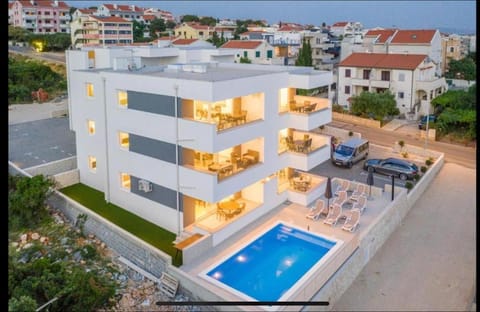 Property building, Swimming pool