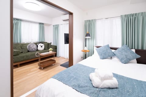Bed, Living room, Photo of the whole room, Bedroom, towels