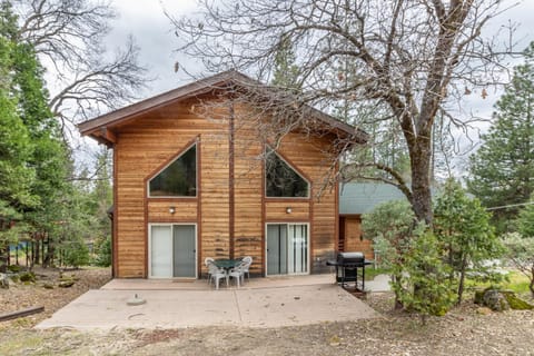 Streiff Lake House House in Bass Lake