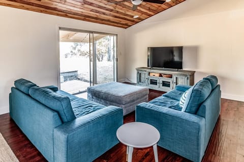 Pine Ridge Peak House in Oakhurst