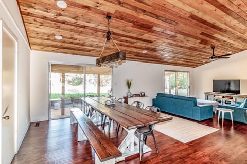 Pine Ridge Peak House in Oakhurst