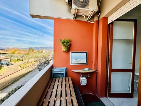 Property building, Balcony/Terrace, Balcony/Terrace, Mountain view, Mountain view