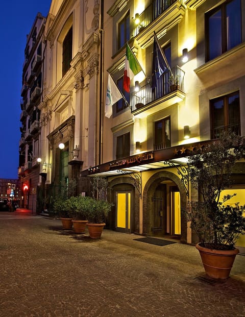 Facade/entrance