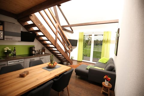 Kitchen or kitchenette, Seating area