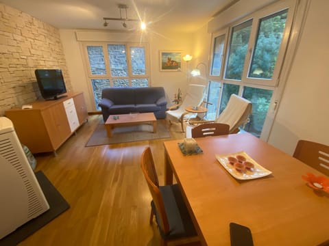 Kitchen or kitchenette, Living room, air conditioner